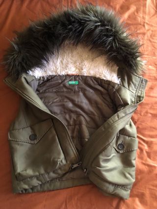 Chaleco Benettoncon capucha