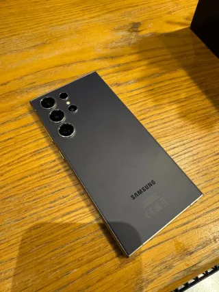 Samsung S24 Ultra 256GB + 12 Cover