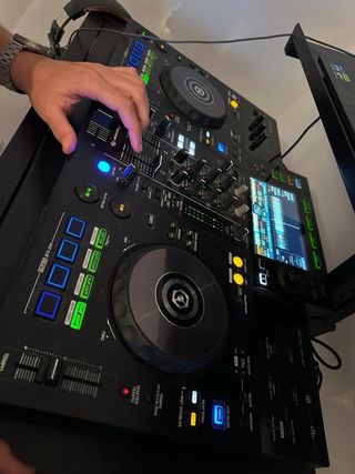 Pioneer XDJ-RR + Funda + Decksaver + Akai MPX8