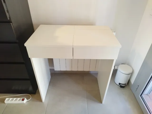 Tocador Ikea blanco/rojo. Recoger antes del 28/11.