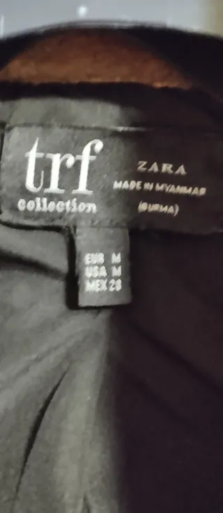 Abrigo amarillo de pelo sintético