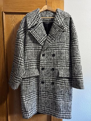 Abrigo cuadros blanco y negro