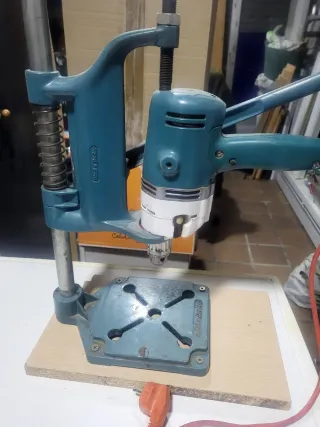 Taladro de columna con soporte