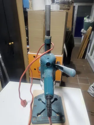 Taladro de columna con soporte