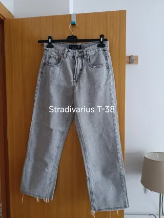 Pantalón vaquero Stradivarius gris T-38