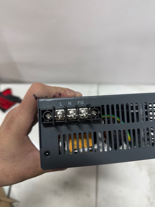 Fuente de Alimentación CHUX S-2000-27