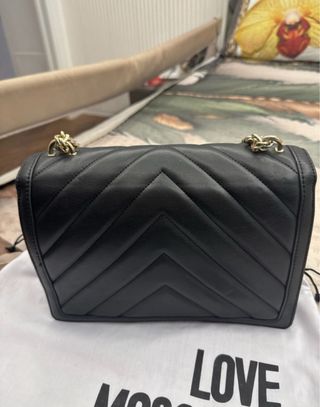 Borsa Love Moschino nera con cuori oro