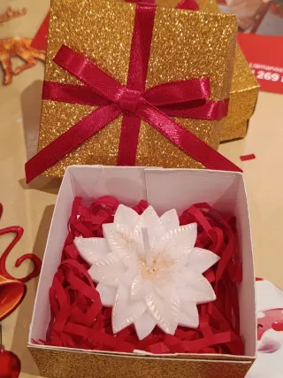 Cajita regalo Navidad con vela flor