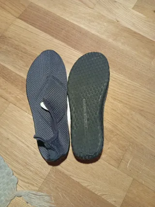 Escarpines grises de malla