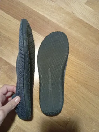 Escarpines grises de malla