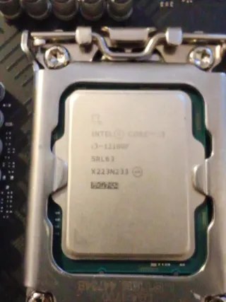 Placa BaseMSI PRO H610M-E DDR4 + CPU i3-12100F+RAM