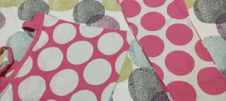 Pijama rosa. de tirantes y pantalón. De Oysho.