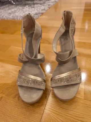 Sandalias tacón corcho taupe talla 40