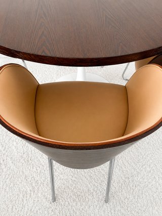 MESA COMEDOR VINTAGE. SOBRE MADERA Y PIE TULIP