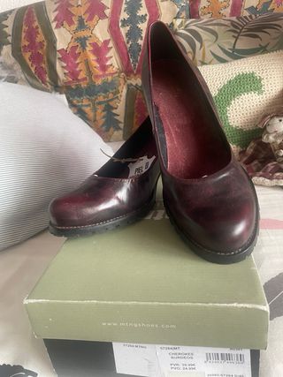 Zapatos MTNG tacón piel burdeos