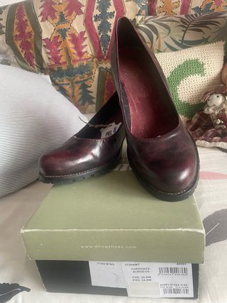Zapatos MTNG tacón piel burdeos