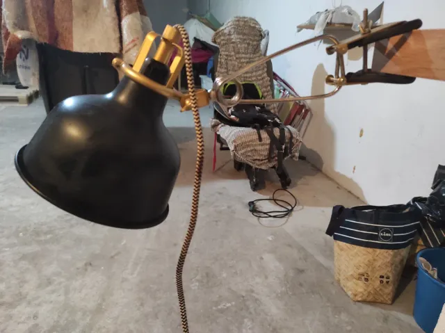 Flexo Pinza Ikea Negro y Dorado