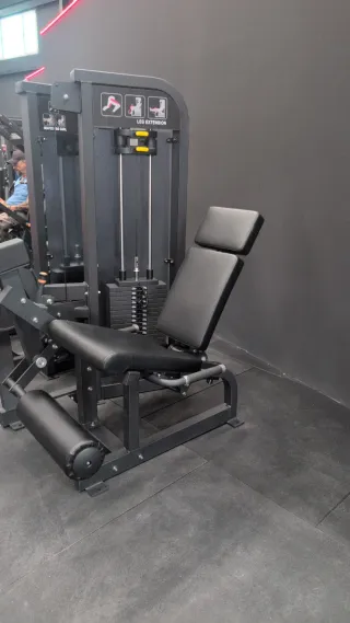 Máquina de extensión de cuádriceps