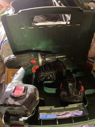 Taladro Batería Bosch + Cargador y dos baterías