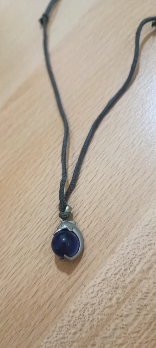 Pendente delfino con sfera blu