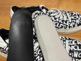 Auténticas Moncler Negras y Blancas de piel.