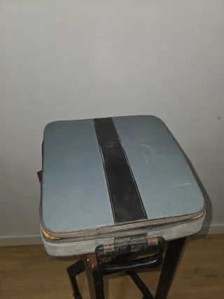 Máquina de escribir Olivetti Pluma 22