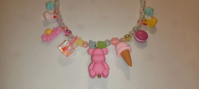 Collar de cuentas con dijes kawaii