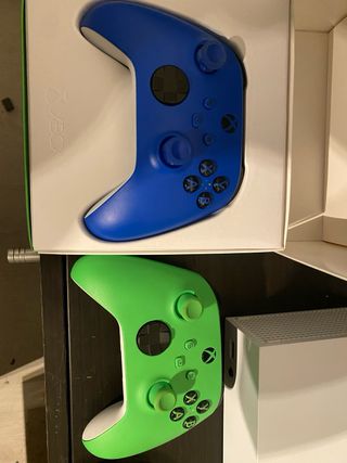 Xbox Series S + 2 Mandos + cables