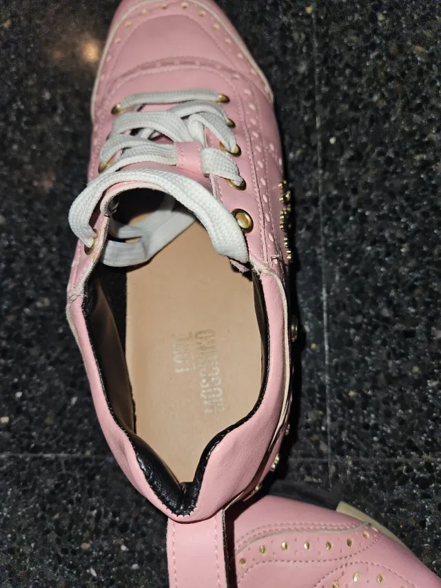 Zapatillas Moschino rosas con detalles dorados