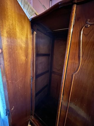 Armario antiguo de madera