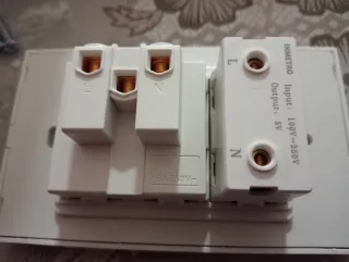 7 Enchufes Vidrio Templado USB C