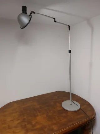 Lámpara de pie moderna