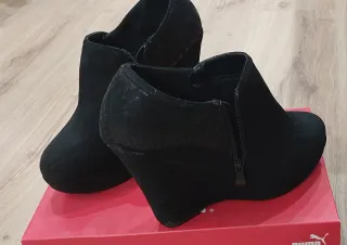 Botines de cuña negros