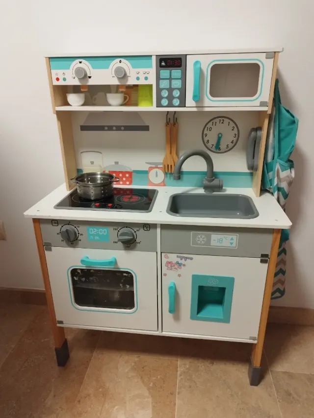 Cocinita de madera infantil