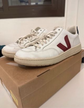 Zapatillas Veja Blancas y Rojas
