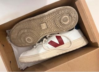 Zapatillas Veja Blancas y Rojas