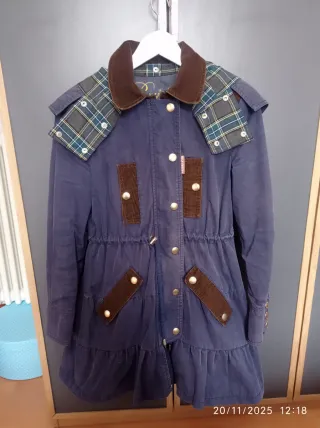 Abrigo azul y verde estilo preppy