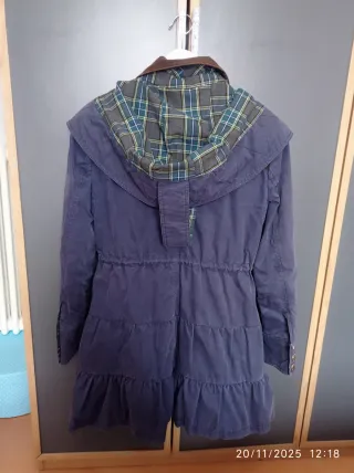 Abrigo azul y verde estilo preppy