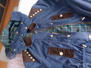 Abrigo azul y verde estilo preppy