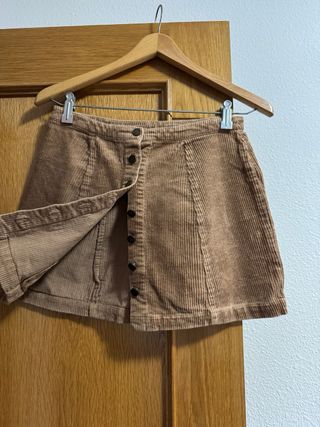 Falda de pana marrón, talla una 36.