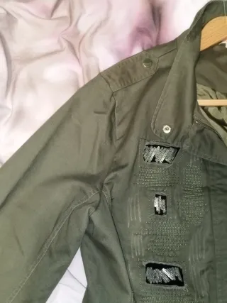 Parka Caqui Oversize con Diseño Único y Brillos XL