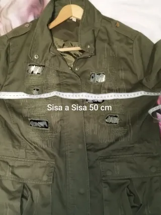 Parka Caqui Oversize con Diseño Único y Brillos XL