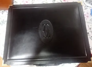 Maletín ejecutivo negro con cierre numérico