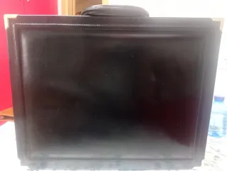 Maletín ejecutivo negro con cierre numérico