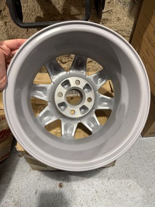 Llanta INTERLAGOS  13" SEAT/VW 6N0601025C *NUEVA*