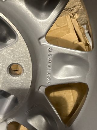 Llanta INTERLAGOS  13" SEAT/VW 6N0601025C *NUEVA*