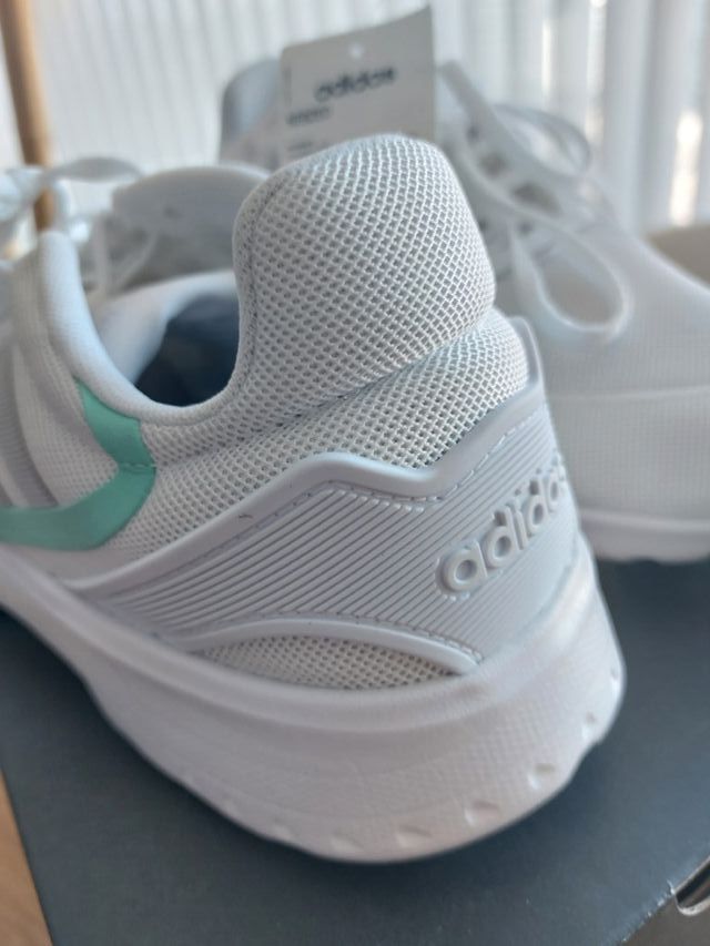 T42 2/3. Adidas Nuevas Nebzed