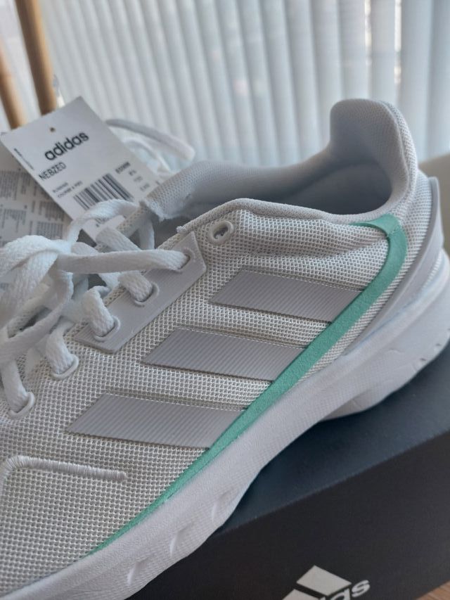 T42 2/3. Adidas Nuevas Nebzed