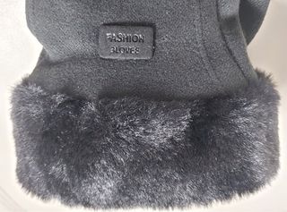 Guantes negros con pelito
