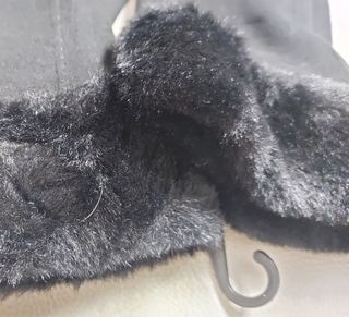 Guantes negros con pelito